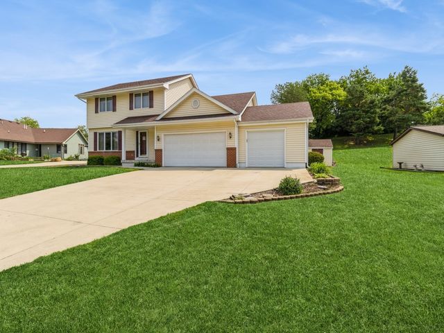 1506 W 17th Street S, Newton, IA 50208