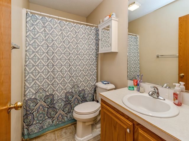 1506 W 17th Street S, Newton, IA 50208