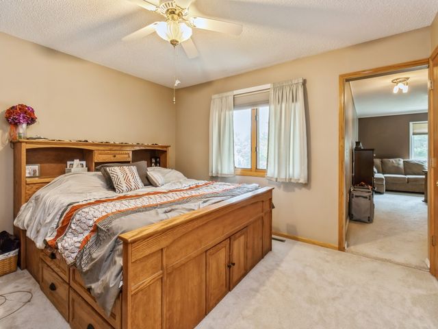 1506 W 17th Street S, Newton, IA 50208