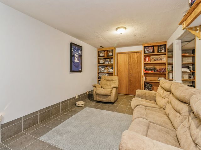 1506 W 17th Street S, Newton, IA 50208