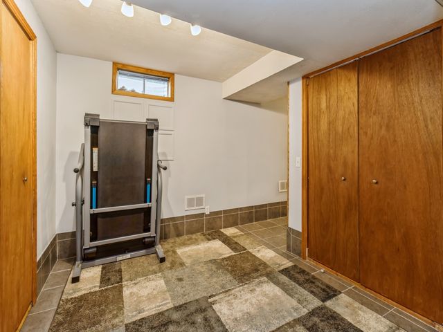 1506 W 17th Street S, Newton, IA 50208