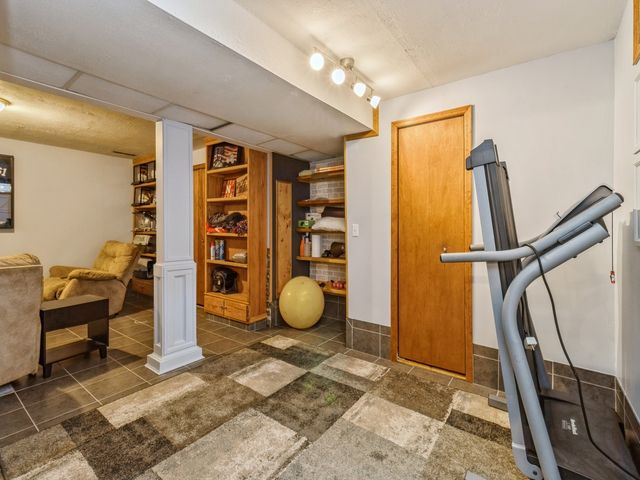 1506 W 17th Street S, Newton, IA 50208