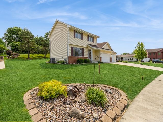 1506 W 17th Street S, Newton, IA 50208