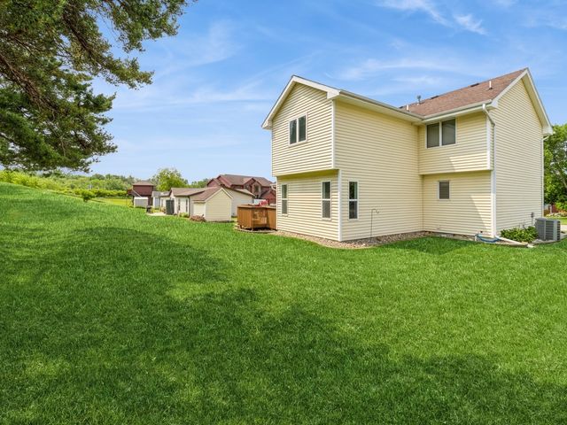 1506 W 17th Street S, Newton, IA 50208