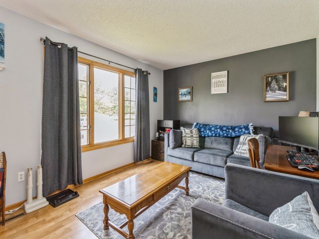 1506 W 17th Street S, Newton, IA 50208