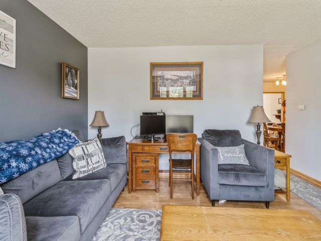 1506 W 17th Street S, Newton, IA 50208