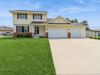 1506 W 17th Street S, Newton, IA 50208
