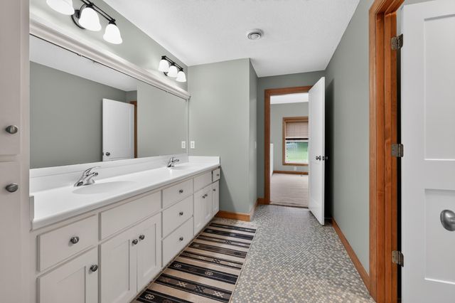 1889 86th Court E, Inver Grove Heights, MN 55077