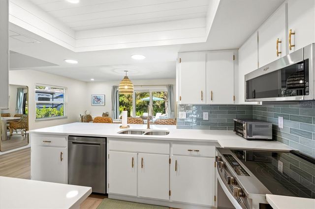 2641 HYDE PARK STREET, Sarasota, FL 34239