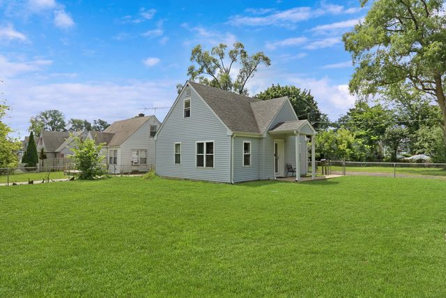 901 Flintwood Court, Round Lake Heights, IL 60073