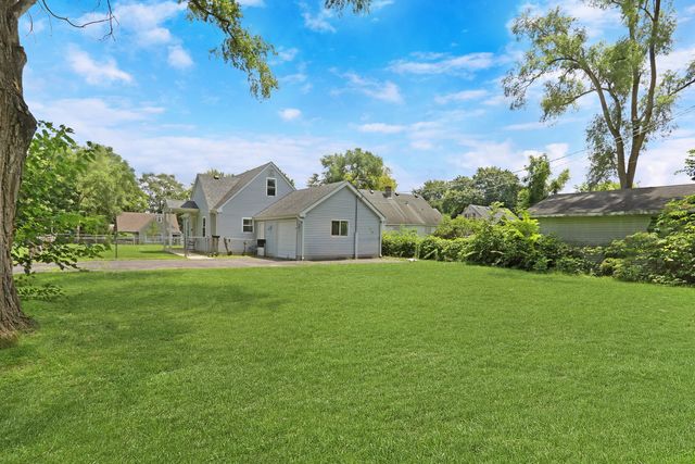 901 Flintwood Court, Round Lake Heights, IL 60073
