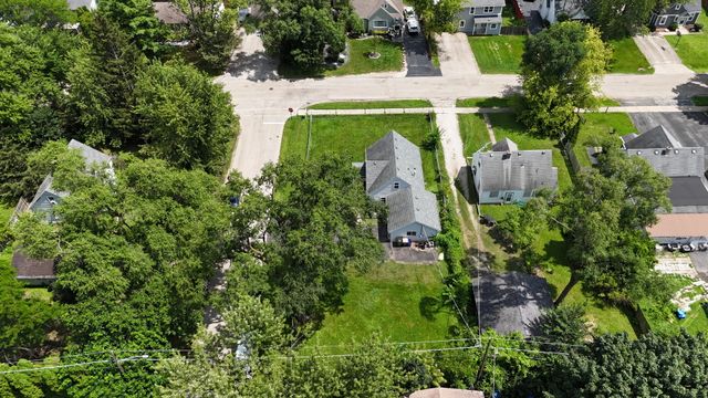 901 Flintwood Court, Round Lake Heights, IL 60073