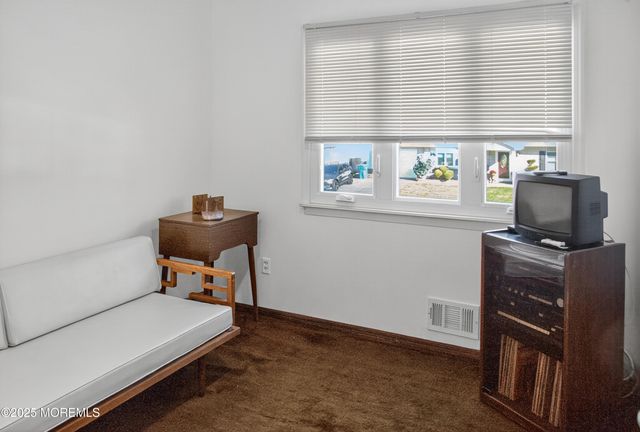 20 Galway Drive, Hazlet, NJ 07730