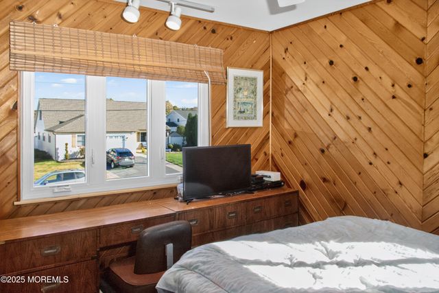 20 Galway Drive, Hazlet, NJ 07730