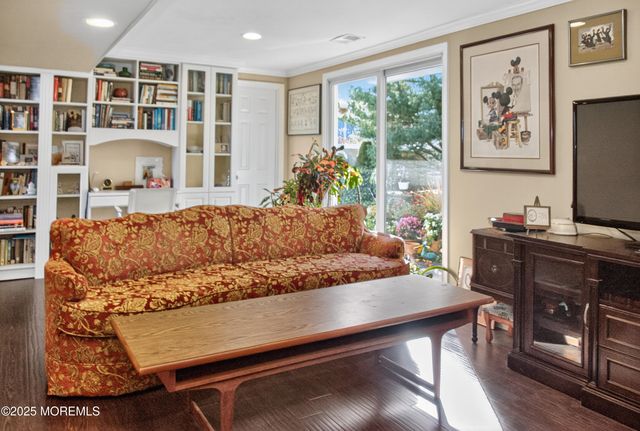 20 Galway Drive, Hazlet, NJ 07730