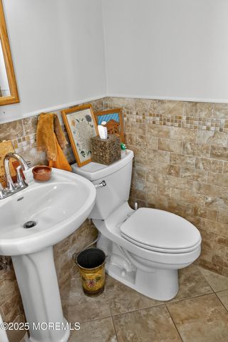 20 Galway Drive, Hazlet, NJ 07730