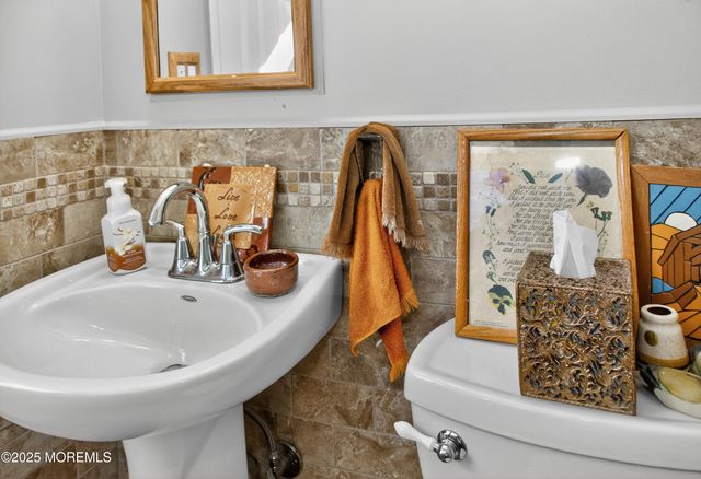 20 Galway Drive, Hazlet, NJ 07730