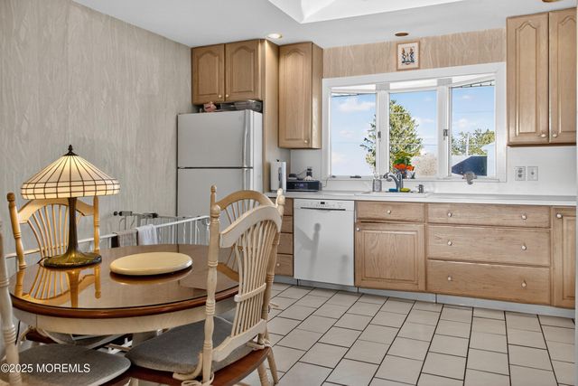 20 Galway Drive, Hazlet, NJ 07730