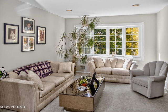 20 Galway Drive, Hazlet, NJ 07730