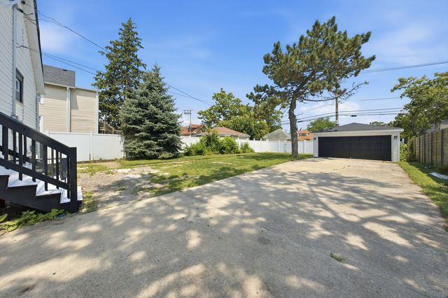 9925 S Beverly Avenue, Chicago, IL 60643