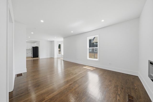 9925 S Beverly Avenue, Chicago, IL 60643