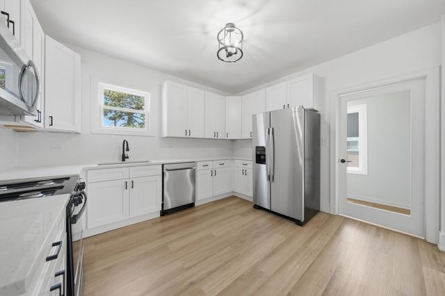 9925 S Beverly Avenue, Chicago, IL 60643