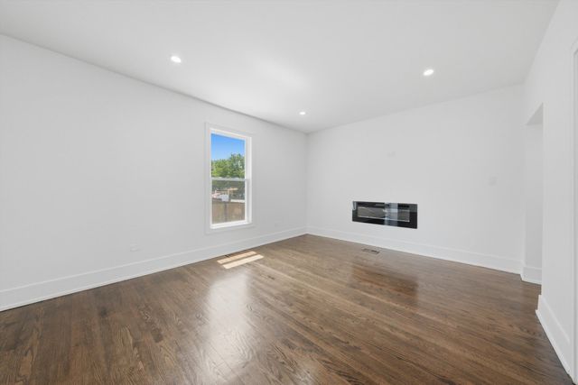 9925 S Beverly Avenue, Chicago, IL 60643