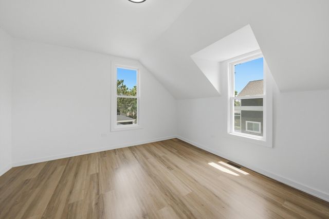 9925 S Beverly Avenue, Chicago, IL 60643