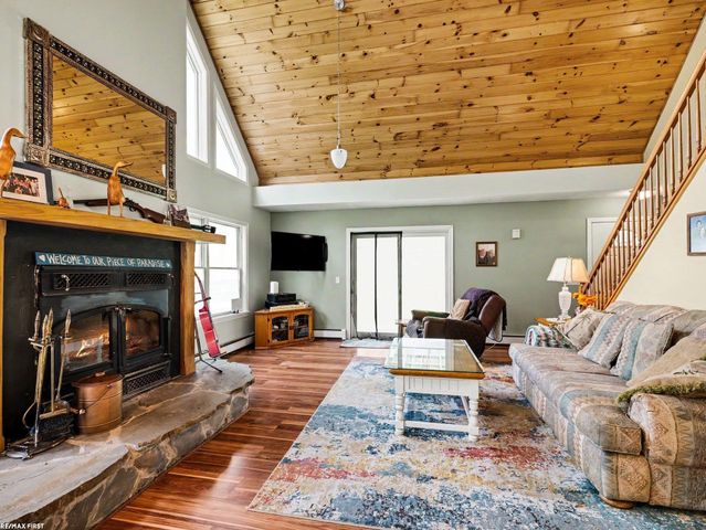 221 Frasier Boulevard, Harsens Island, MI 48028