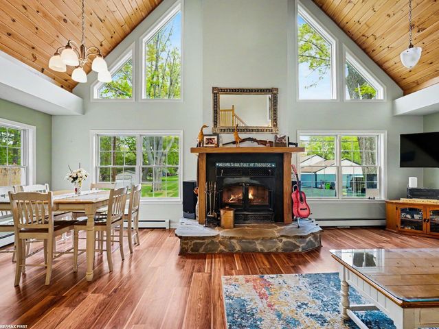 221 Frasier Boulevard, Harsens Island, MI 48028