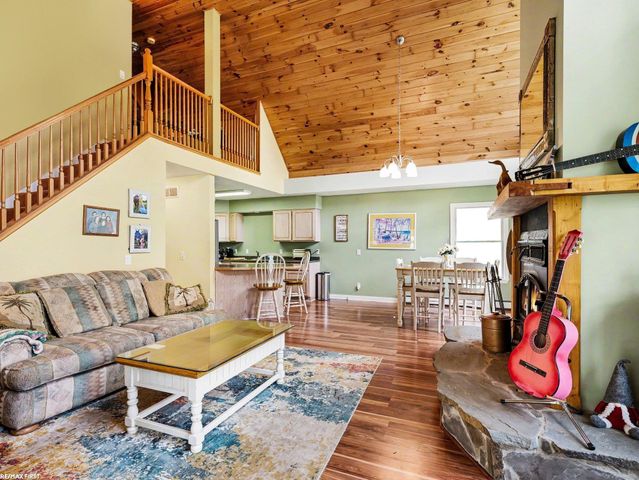 221 Frasier Boulevard, Harsens Island, MI 48028