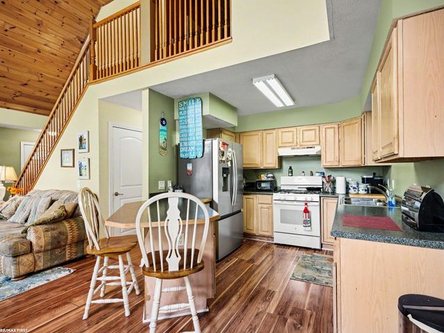 221 Frasier Boulevard, Harsens Island, MI 48028