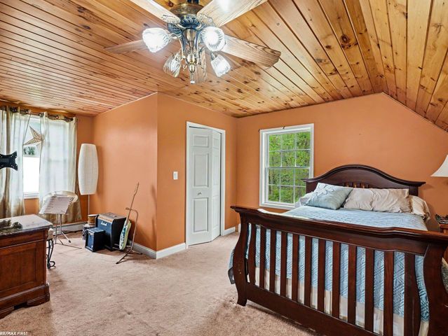 221 Frasier Boulevard, Harsens Island, MI 48028