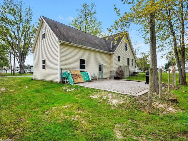 221 Frasier Boulevard, Harsens Island, MI 48028