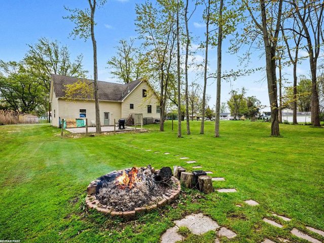 221 Frasier Boulevard, Harsens Island, MI 48028