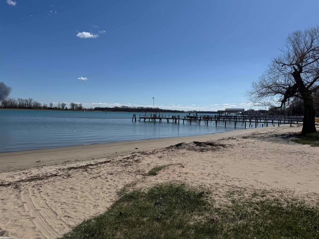 221 Frasier Boulevard, Harsens Island, MI 48028