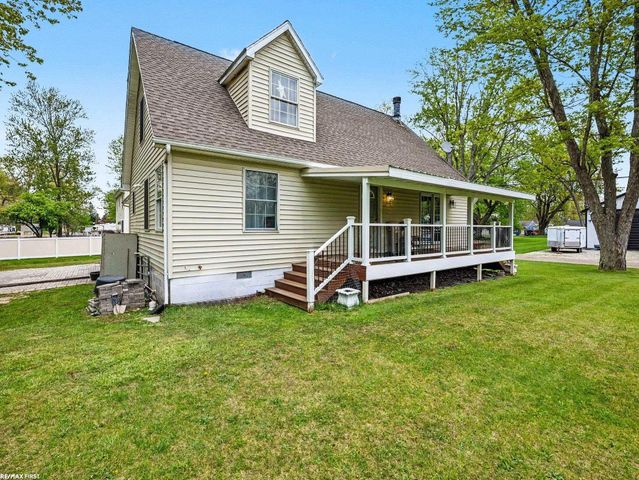 221 Frasier Boulevard, Harsens Island, MI 48028