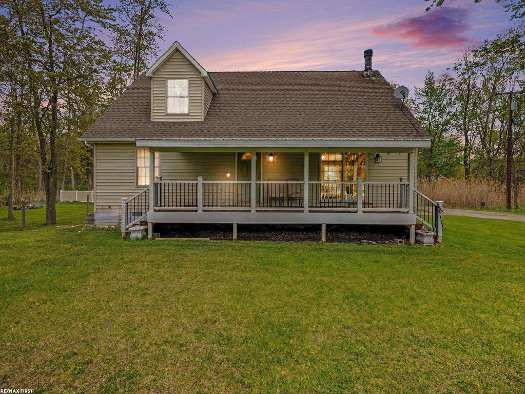 221 Frasier Boulevard, Harsens Island, MI 48028