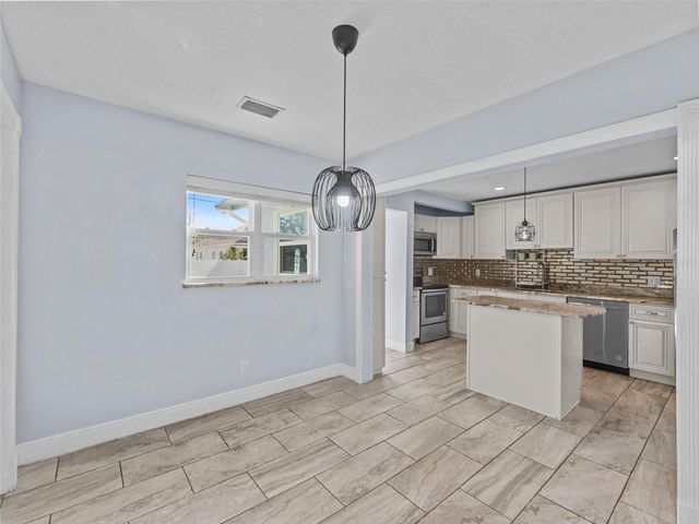 2924 W DEWEY STREET, Tampa, FL 33607