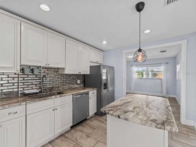 2924 W DEWEY STREET, Tampa, FL 33607