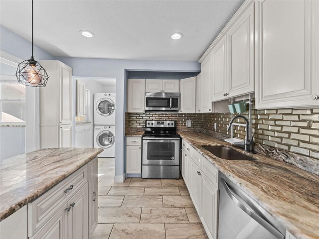 2924 W DEWEY STREET, Tampa, FL 33607