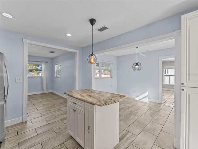 2924 W DEWEY STREET, Tampa, FL 33607