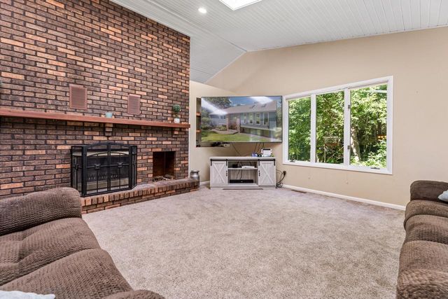 N1947 Forest Ridge DRIVE, La Crosse, WI 54601