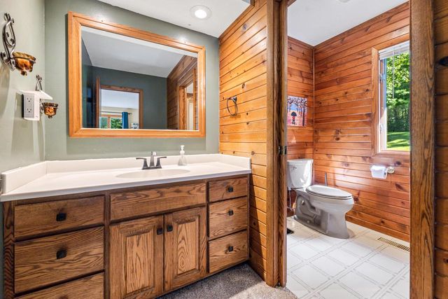 N1947 Forest Ridge DRIVE, La Crosse, WI 54601