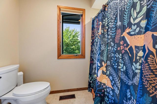 N1947 Forest Ridge DRIVE, La Crosse, WI 54601