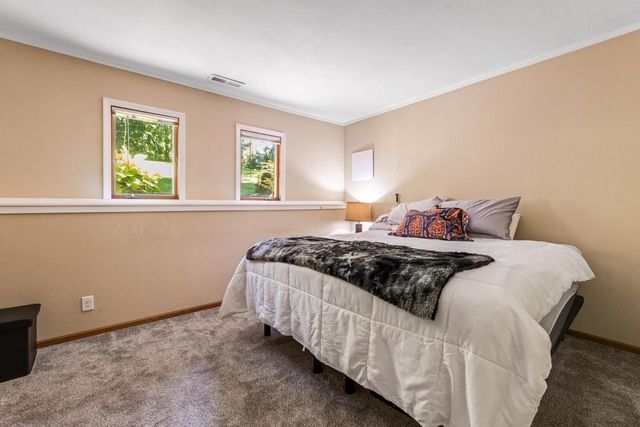 N1947 Forest Ridge DRIVE, La Crosse, WI 54601