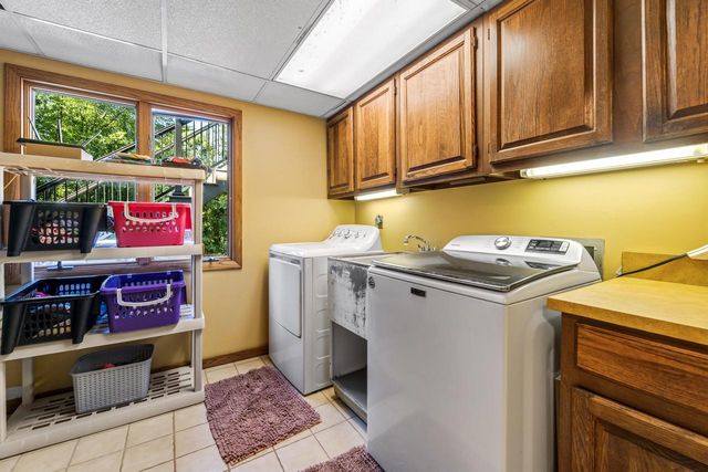 N1947 Forest Ridge DRIVE, La Crosse, WI 54601