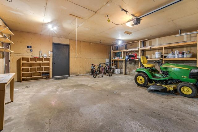 N1947 Forest Ridge DRIVE, La Crosse, WI 54601