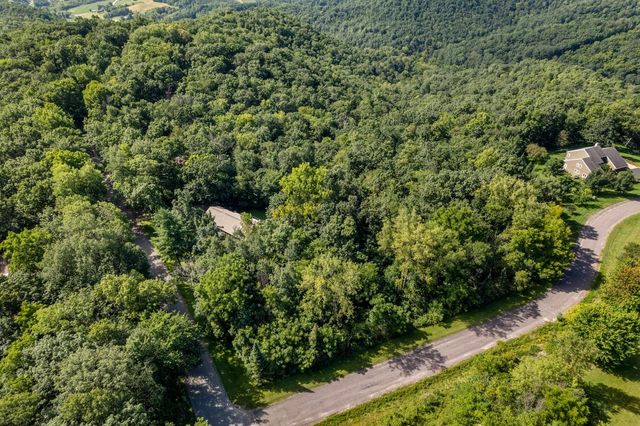 N1947 Forest Ridge DRIVE, La Crosse, WI 54601