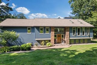 N1947 Forest Ridge DRIVE, La Crosse, WI 54601